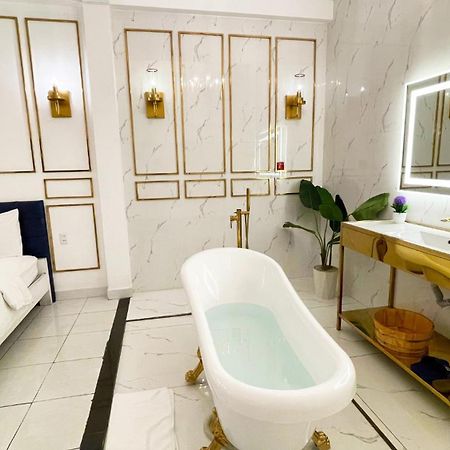 A In Hotel Glamour Ho Chi Minh-staden Exteriör bild